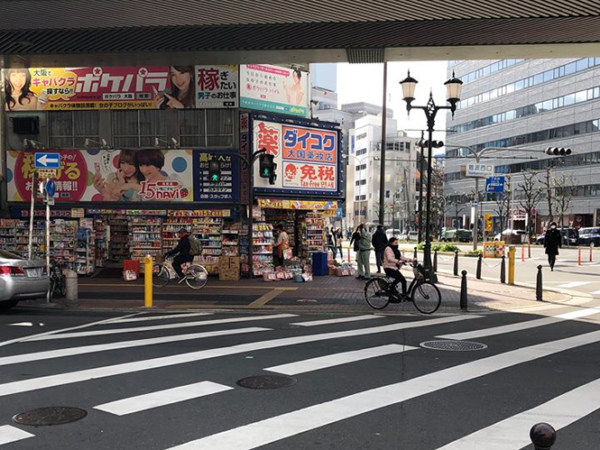④ そのまま「ダイコクドラッグ」を過ぎてまっすぐ行きます。